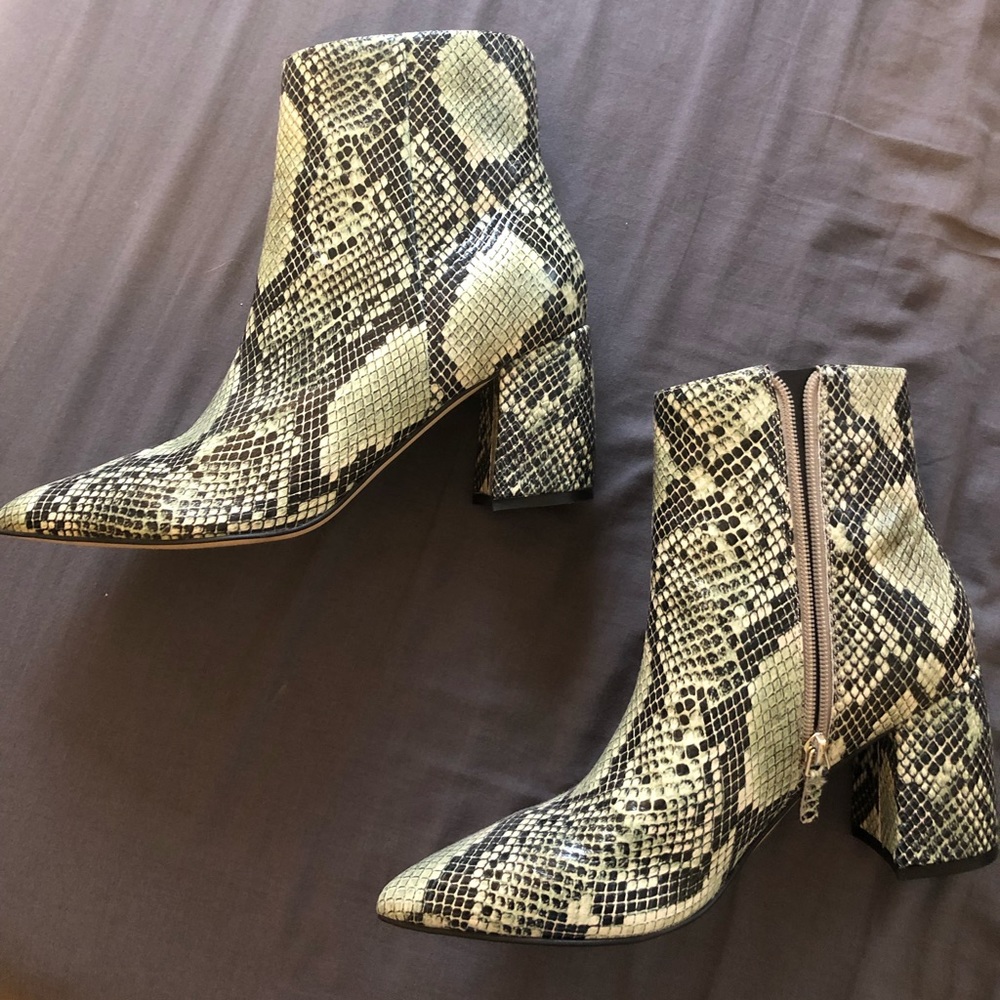 faux snake skin pointed toe chunky heel zip-up boot